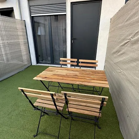 Flower Power In Lyon Neuf Climatise Avec Terrasse Holiday home Venissieux
